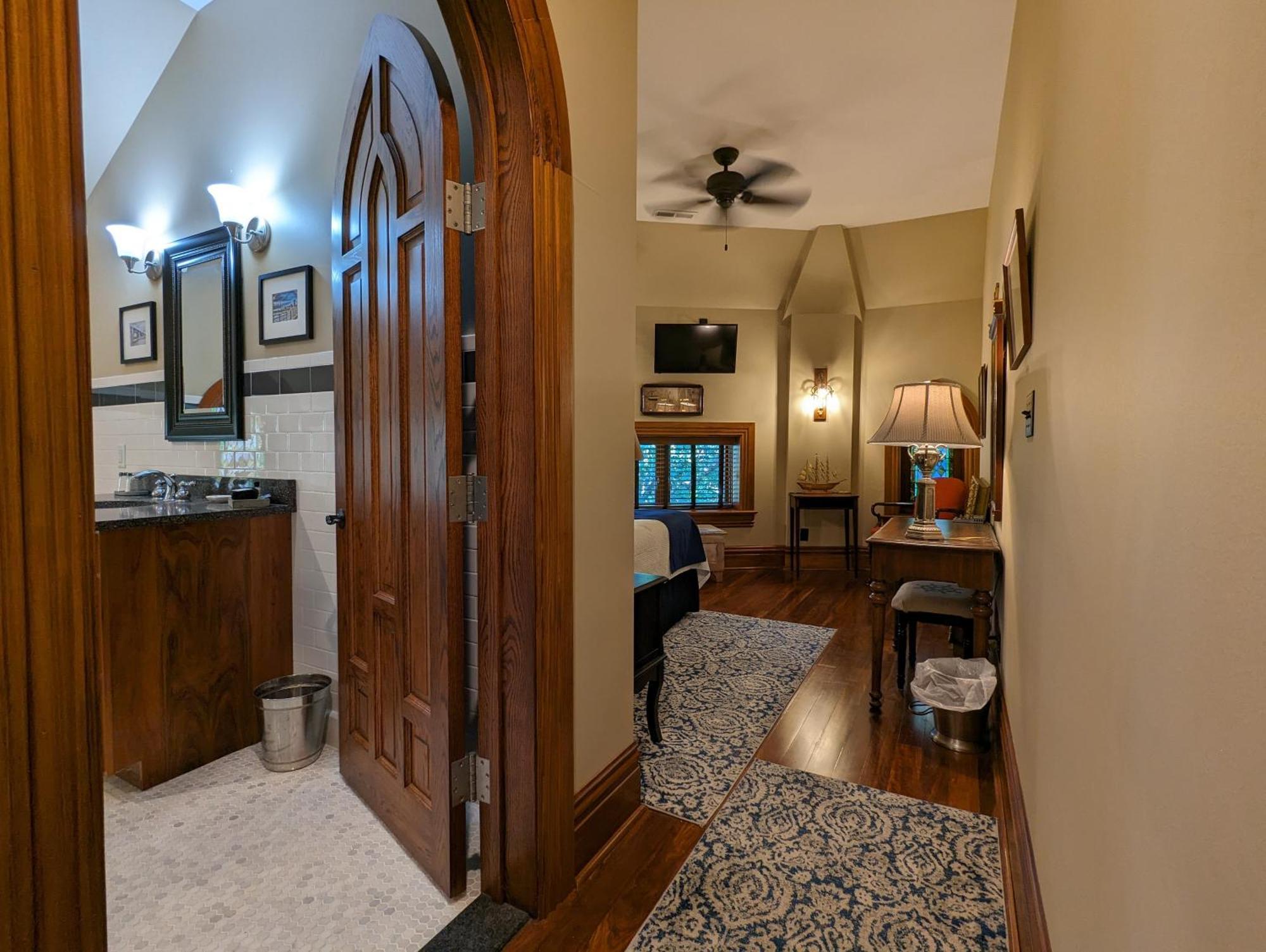 Gothic Heights Inn Clifton Heights Bagian luar foto